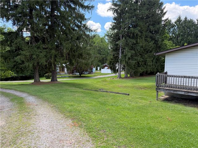 112 Schoolhouse Rd, Jefferson Twp, PA 15442