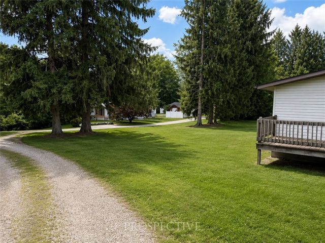 112 Schoolhouse Rd, Jefferson Twp, PA 15442
