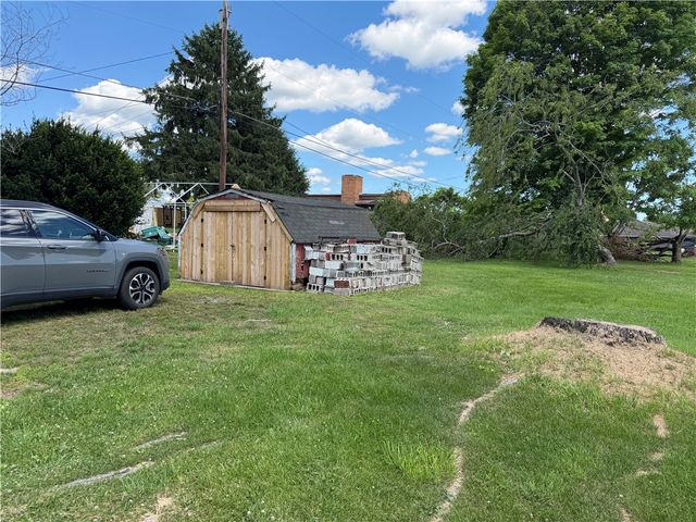 112 Schoolhouse Rd, Jefferson Twp, PA 15442