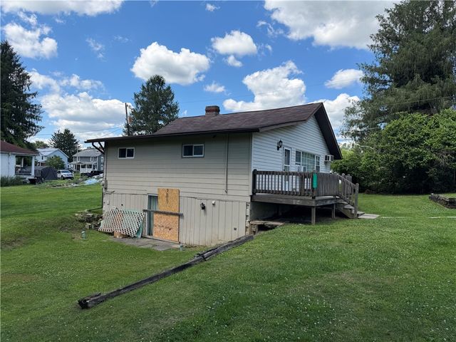 112 Schoolhouse Rd, Jefferson Twp, PA 15442