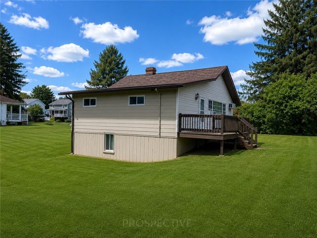 112 Schoolhouse Rd, Jefferson Twp, PA 15442