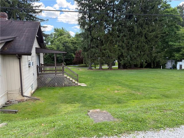 112 Schoolhouse Rd, Jefferson Twp, PA 15442