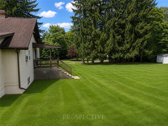 112 Schoolhouse Rd, Jefferson Twp, PA 15442
