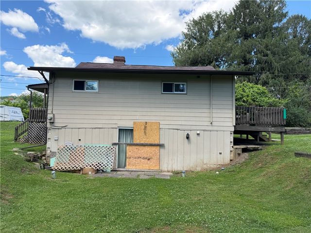 112 Schoolhouse Rd, Jefferson Twp, PA 15442