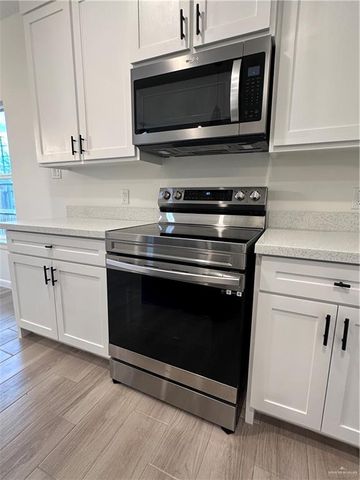 10925 N Sugar Bear Drive, Edinburg, TX 78541