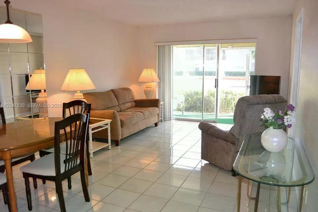 9855 Sandalfoot Blvd 308, Boca Raton, FL 33428