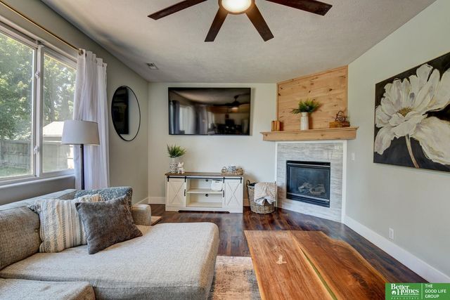 827 Fenwick Street, Papillion, NE 68046