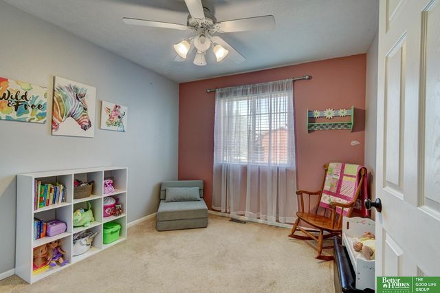 827 Fenwick Street, Papillion, NE 68046
