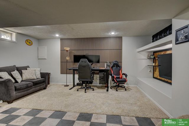 827 Fenwick Street, Papillion, NE 68046