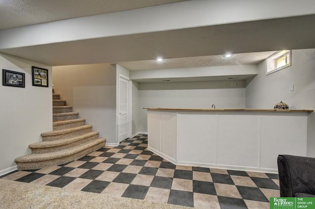 827 Fenwick Street, Papillion, NE 68046