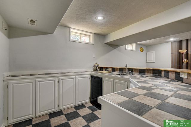 827 Fenwick Street, Papillion, NE 68046