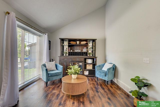 827 Fenwick Street, Papillion, NE 68046