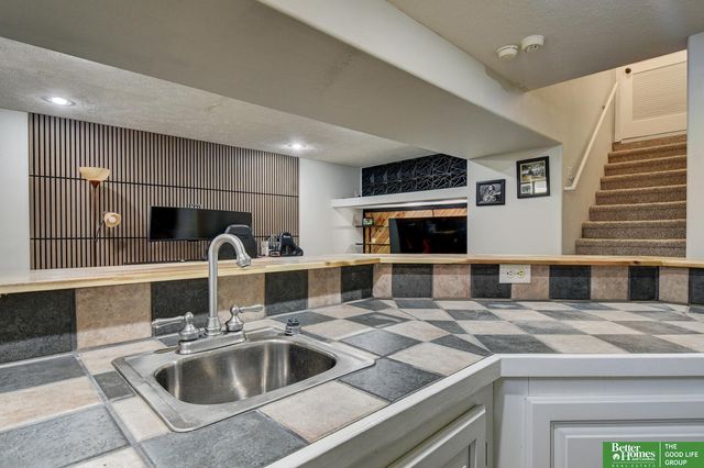 827 Fenwick Street, Papillion, NE 68046
