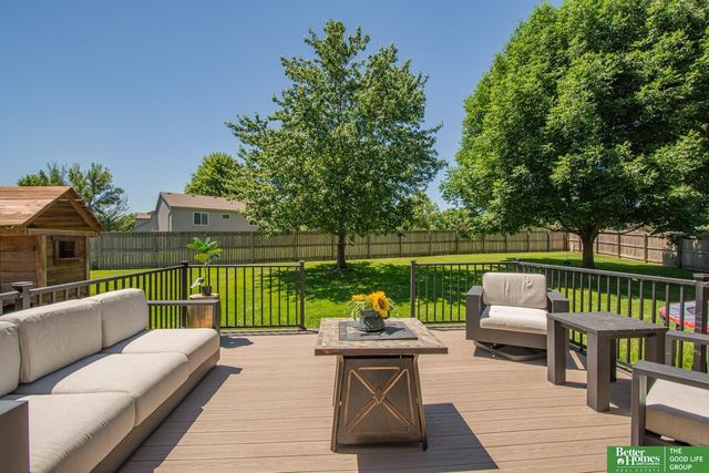 827 Fenwick Street, Papillion, NE 68046