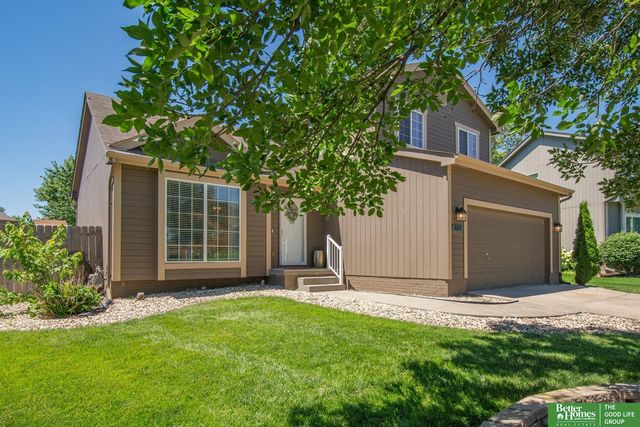 827 Fenwick Street, Papillion, NE 68046