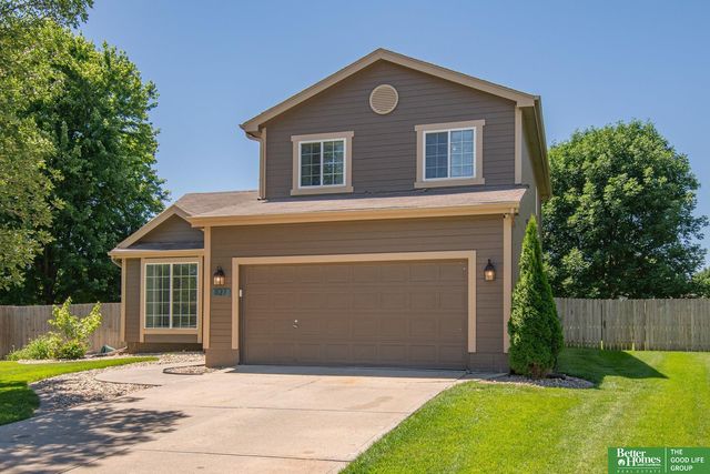 827 Fenwick Street, Papillion, NE 68046