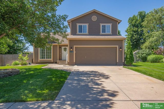 827 Fenwick Street, Papillion, NE 68046