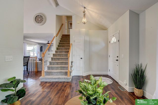 827 Fenwick Street, Papillion, NE 68046