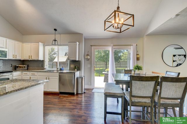 827 Fenwick Street, Papillion, NE 68046
