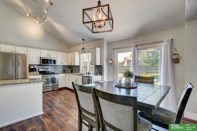 827 Fenwick Street, Papillion, NE 68046