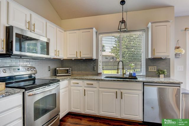 827 Fenwick Street, Papillion, NE 68046