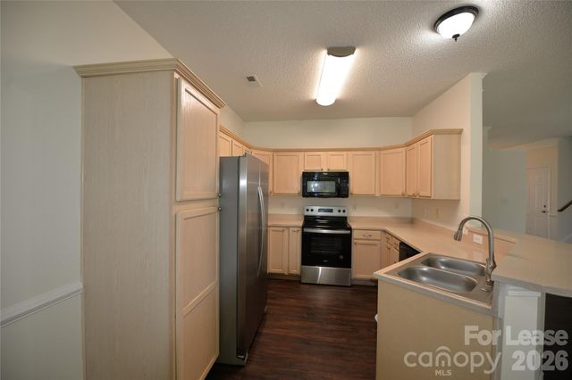 6043 Shining Oak Lane, Charlotte, NC 28269