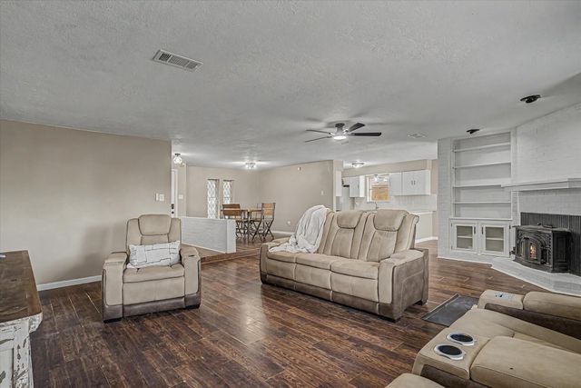 2901 Castle Court, Pearland, TX 77581