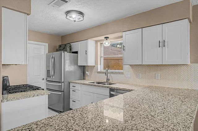 2901 Castle Court, Pearland, TX 77581