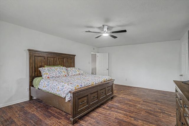2901 Castle Court, Pearland, TX 77581