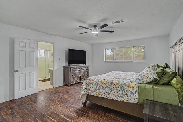2901 Castle Court, Pearland, TX 77581