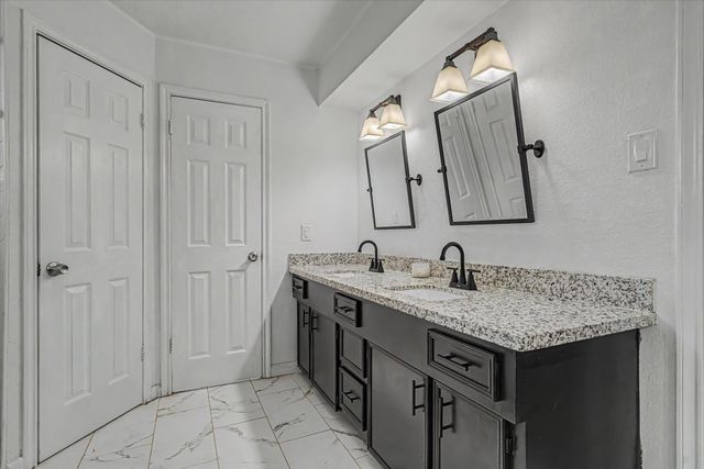 2901 Castle Court, Pearland, TX 77581