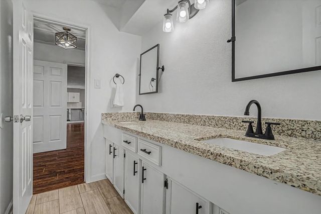 2901 Castle Court, Pearland, TX 77581