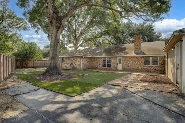 2901 Castle Court, Pearland, TX 77581