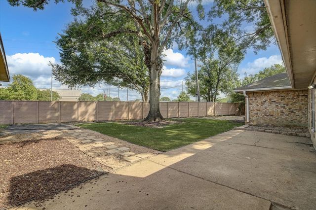 2901 Castle Court, Pearland, TX 77581