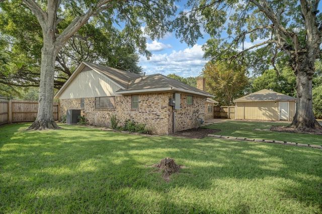 2901 Castle Court, Pearland, TX 77581