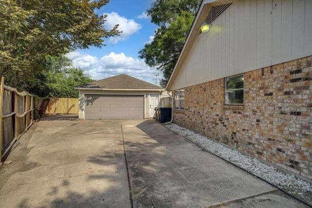 2901 Castle Court, Pearland, TX 77581