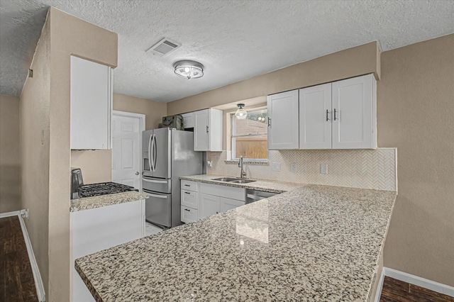 2901 Castle Court, Pearland, TX 77581