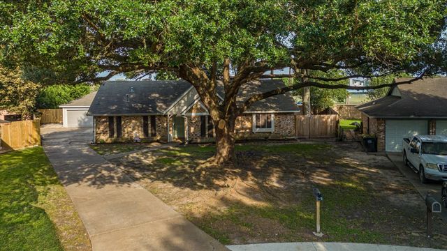 2901 Castle Court, Pearland, TX 77581