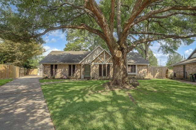 2901 Castle Court, Pearland, TX 77581
