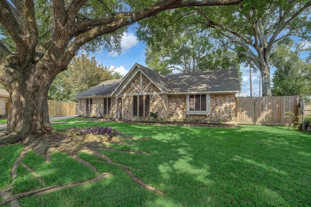 2901 Castle Court, Pearland, TX 77581
