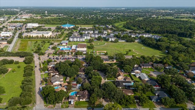 2901 Castle Court, Pearland, TX 77581