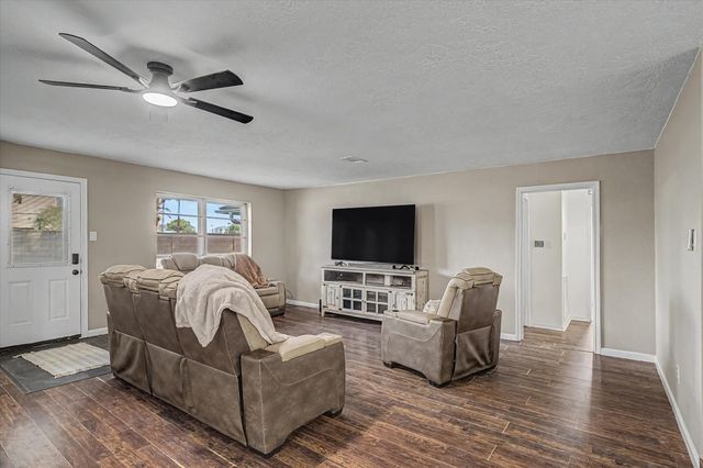 2901 Castle Court, Pearland, TX 77581