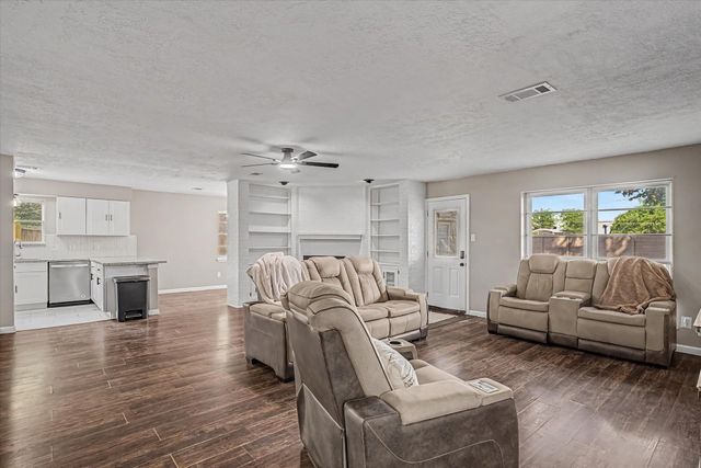 2901 Castle Court, Pearland, TX 77581