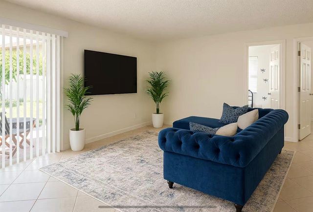 272 NE 44th Street, Deerfield Beach, FL 33064