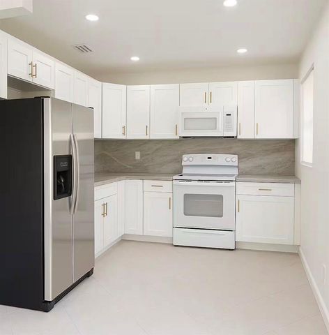 272 NE 44th Street, Deerfield Beach, FL 33064