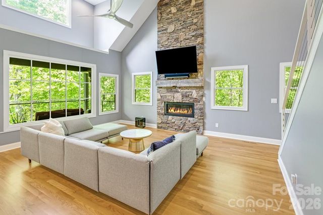 109 Wood Owl Court, Hendersonville, NC 28791