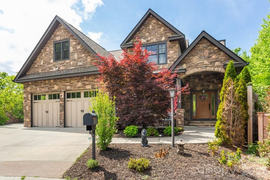 109 Wood Owl Court, Hendersonville, NC 28791