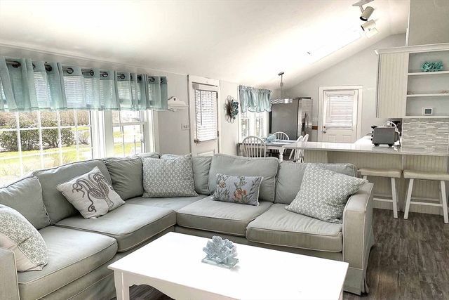 10 Wharf Ave, Mashpee, MA 02649