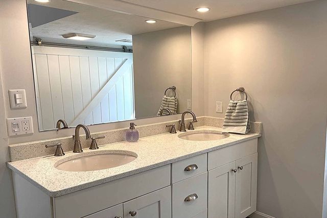 10 Wharf Ave, Mashpee, MA 02649