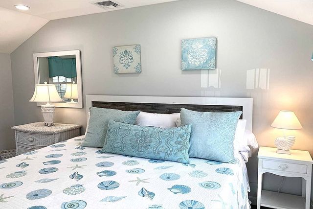 10 Wharf Ave, Mashpee, MA 02649